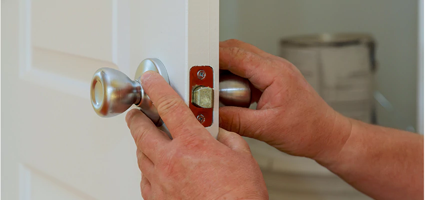 AAA Locksmiths For lock Replacement in Oak Lawn, Illinois
