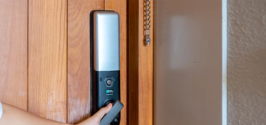 Home Security Electronic Locks Upgrades in Oak Lawn, IL